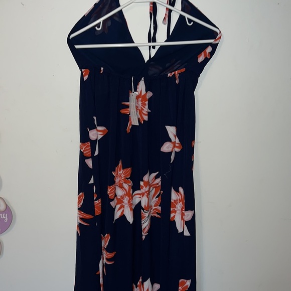 Simple NWT size medium - Picture 3 of 4